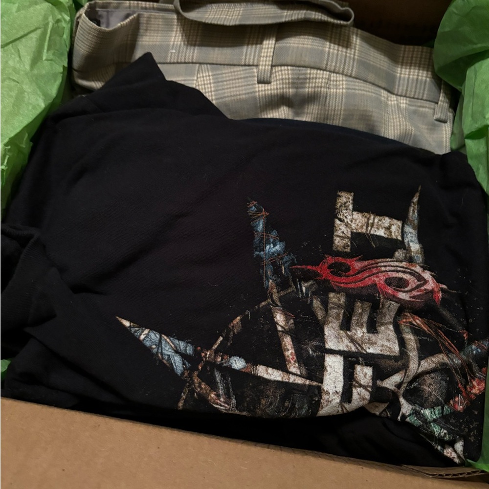 MYSTERY BOX MENS Sz M CLOTHING BUNDLE FOR RESALE Or SELF MB78 (5 Lb Box) - Picture 2 of 2